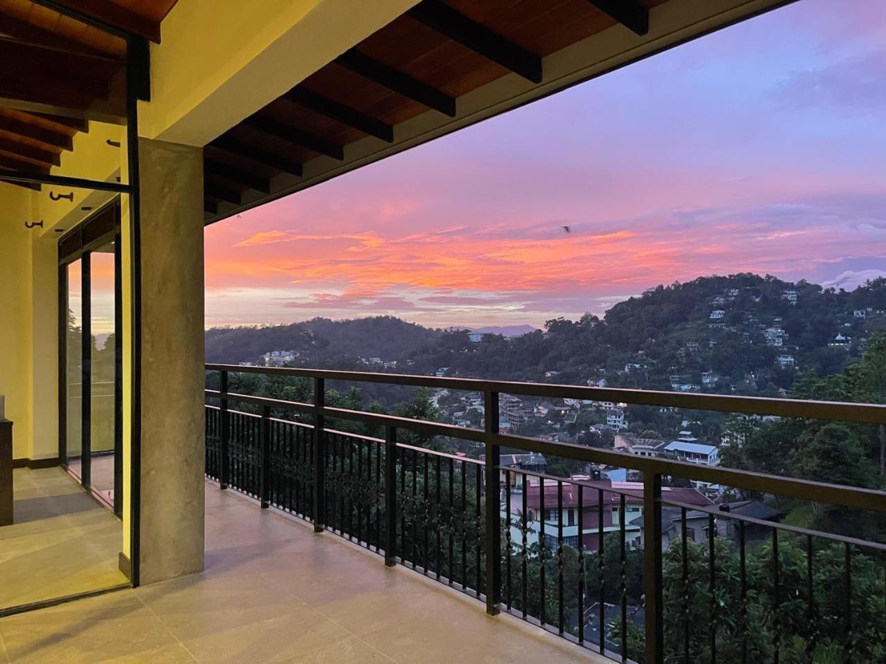 Lush Breeze Hotel Kandy Exterior photo