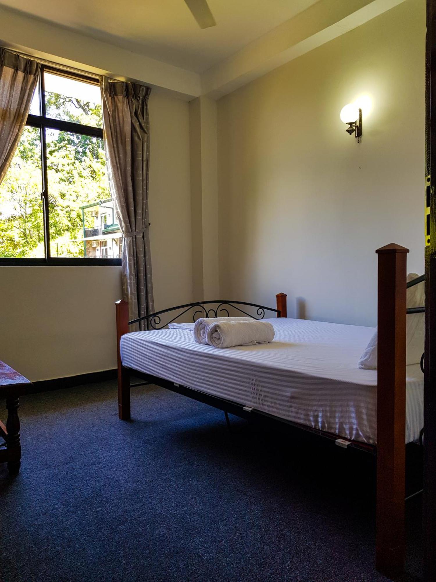 Lush Breeze Hotel Kandy Exterior photo