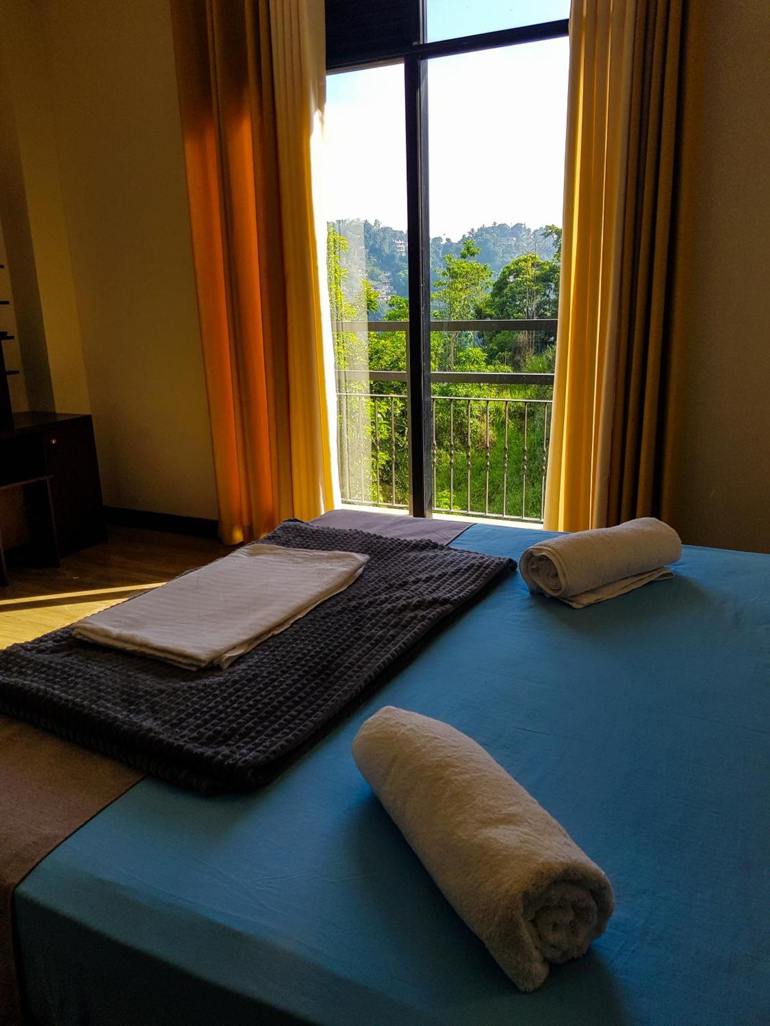 Lush Breeze Hotel Kandy Exterior photo
